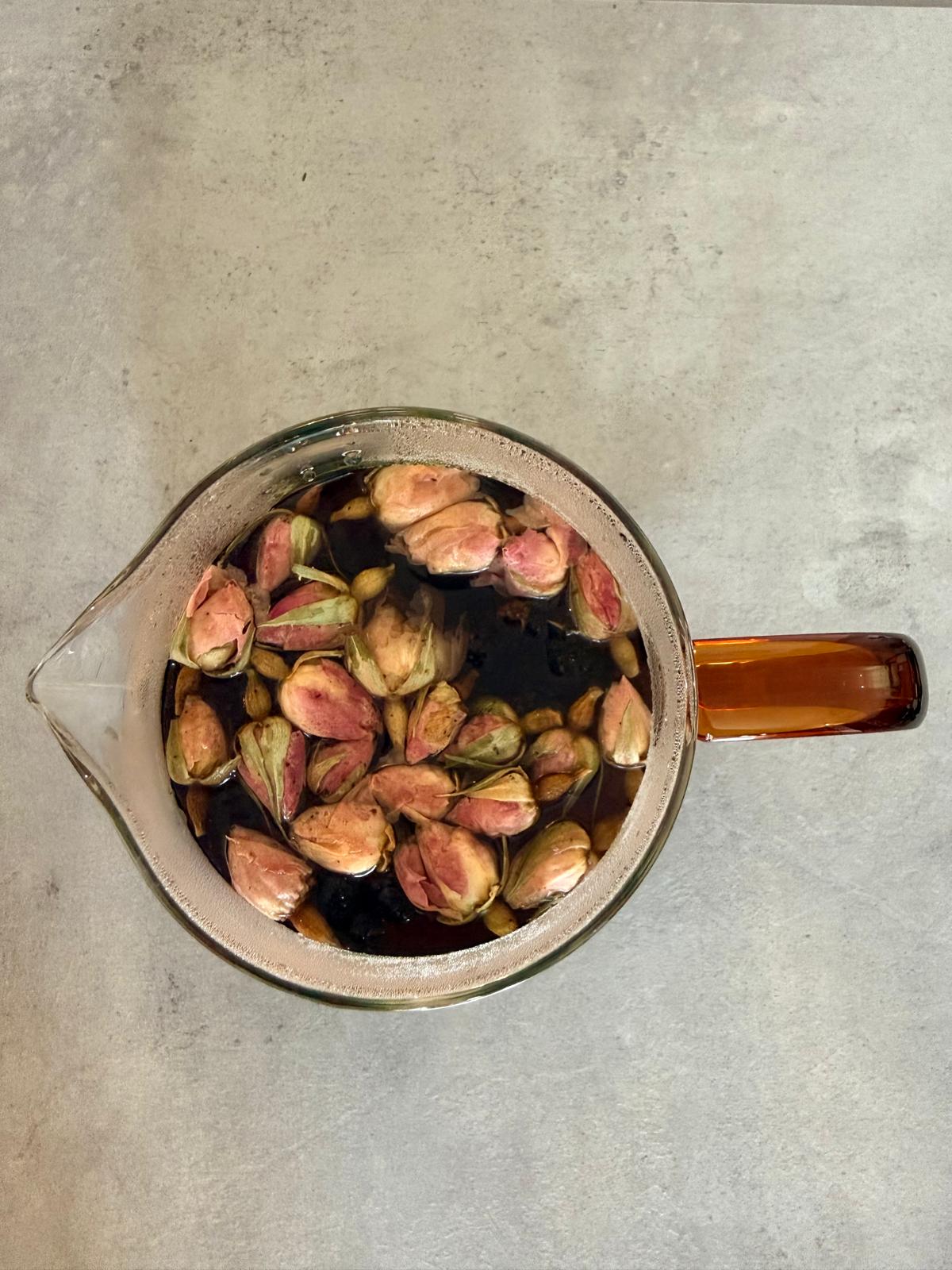 黑桑椹黑杞子玫瑰花茶