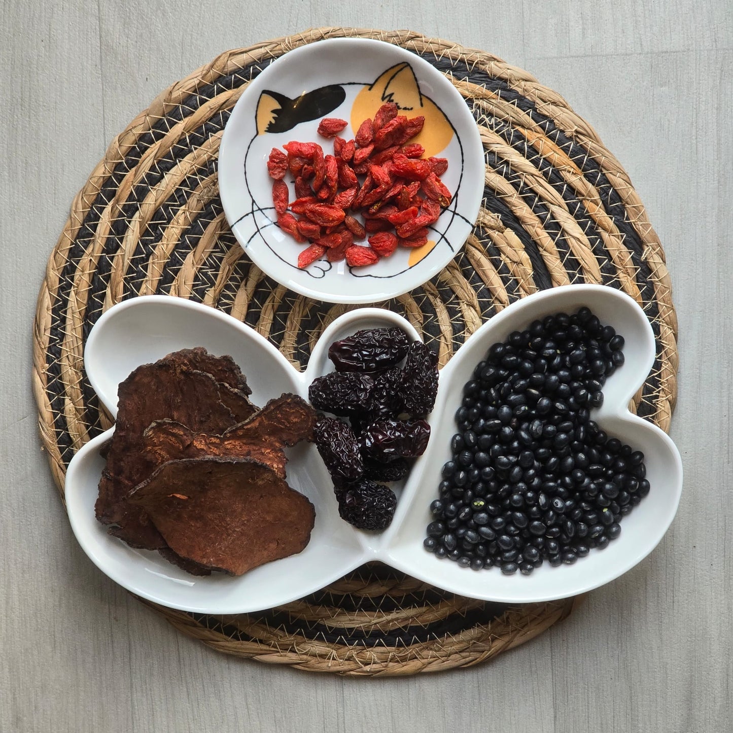 何首烏南棗黑豆杞子湯