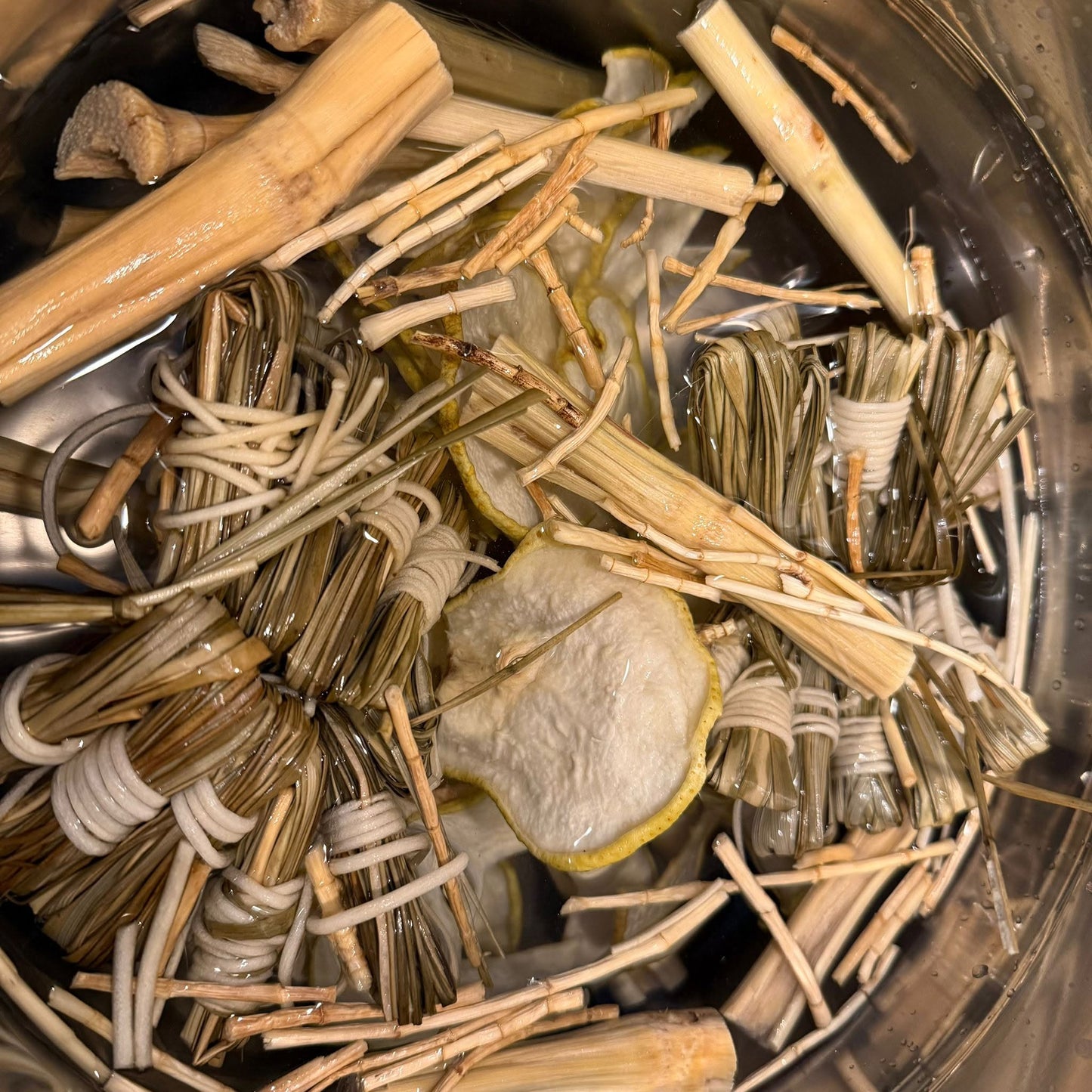 竹蔗茅根雪梨乾燈芯草茶